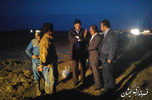 بازدید فرماندار گمیشان از شکستگی خط لوله آب در محدوده روستای قره کیله