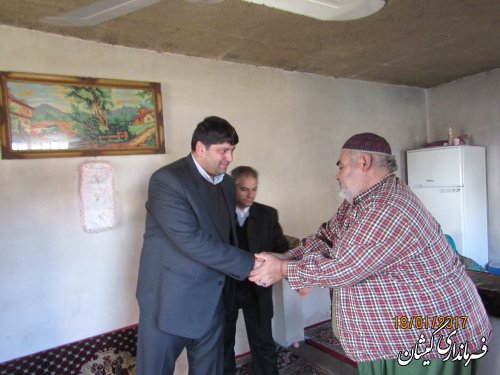 دیدار فرماندار گمیشان با چند خانواده کم بضاعت روستای مراد بردی
