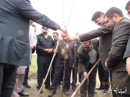 مراسم متمرکز 42 پروژه عمرانی، اقتصادی و اشتغالزایی شهرستان گمیشان برگزار شد