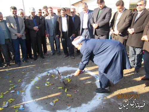 مراسم کلنگ زنی مدرسه 7 کلاسه شهید تراج نژاد سیمین شهر برگزار شد