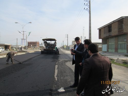 بازدید فرماندار گمیشان از اجرای آسفالت معابر سطح شهر گمیش تپه