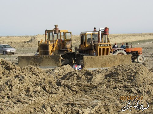 بازدید فرماندار گمیشان از کانال آبرسان و زهکش اصلی لاین 1 و 2سایت میگو