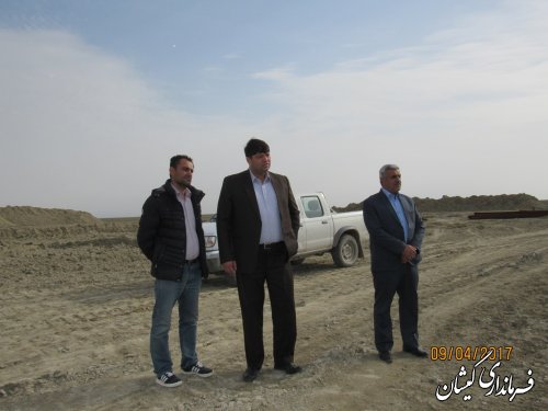 بازدید فرماندار گمیشان از کانال آبرسان و زهکش اصلی لاین 1 و 2سایت میگو