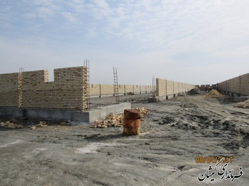 بازدید فرماندار گمیشان از پروژه مرکز تکثیر میگو