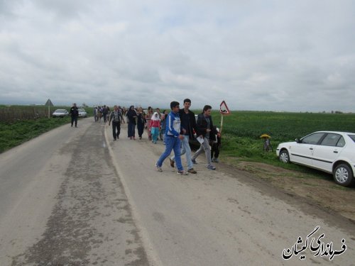 همایش اقتصاد روستایی و پیاده روی خانوادگی در روستای قلعه توماجلر برگزار شد