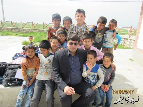 بازدید سرزده فرماندار گمیشان از مدرسه حاج علی سطوت منش روستای توماجلرآلتین