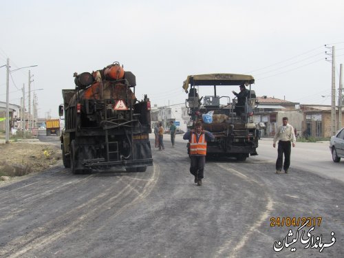 عملیات اجرای آسفالت جاده اصلی روستای خواجه نفس شهرستان آغاز شد