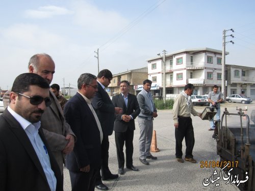 عملیات اجرای آسفالت جاده اصلی روستای خواجه نفس شهرستان آغاز شد