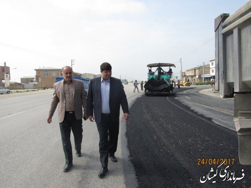 عملیات اجرای آسفالت جاده اصلی روستای خواجه نفس شهرستان آغاز شد