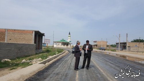 بازدید فرماندار گمیشان از اجرای آسفالت معابر سطح سیمین شهر