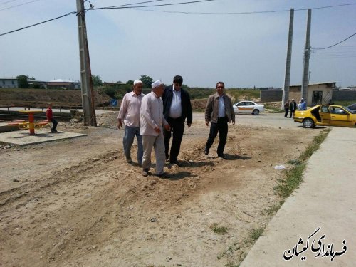بازدید فرماندار از آسفالت معابر سطح روستای قلعه کریم ایشان