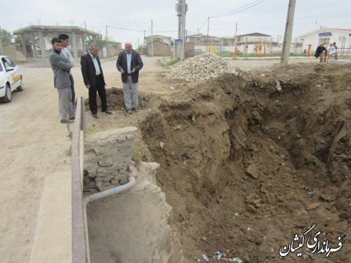 بازدید فرماندار از آسفالت معابر سطح روستای قلعه کریم ایشان