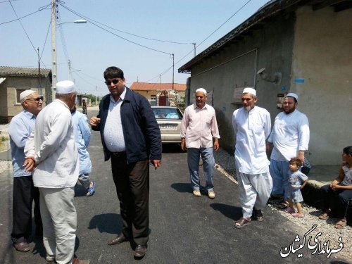 بازدید فرماندار از آسفالت معابر سطح روستای قلعه کریم ایشان