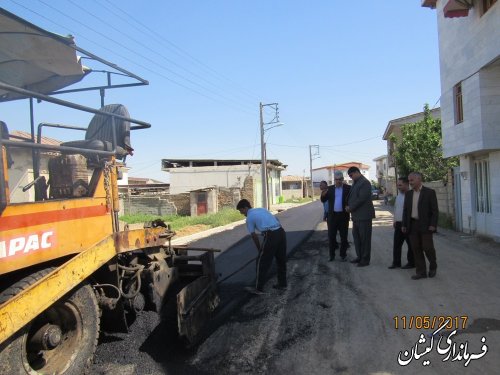 بازدید فرماندار گمیشان از اجرای مرحله دوم آسفالت خیابان های سطح سیمین شهر