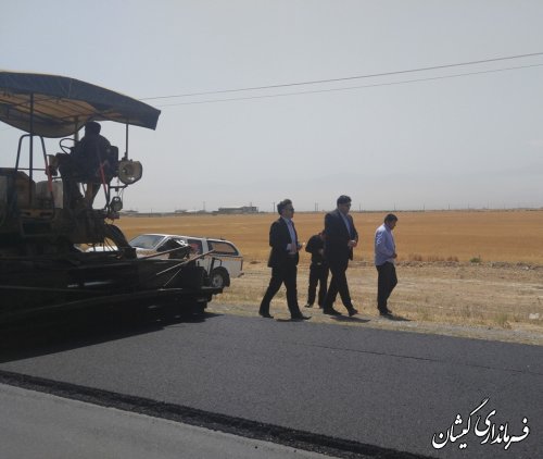 بازدید فرماندار گمیشان از اجرای روکش آسفالت محدوده شهرستان محور اصلی بندرترکمن- آق قلا
