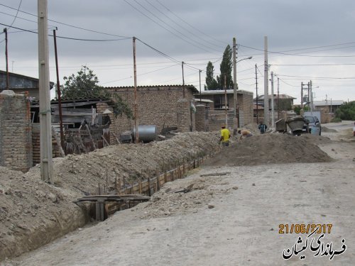 بازدید فرماندار گمیشان از اجرای جدول کشی معابر روستای صفا ایشان