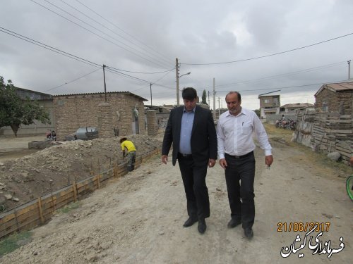 بازدید فرماندار گمیشان از اجرای جدول کشی معابر روستای صفا ایشان