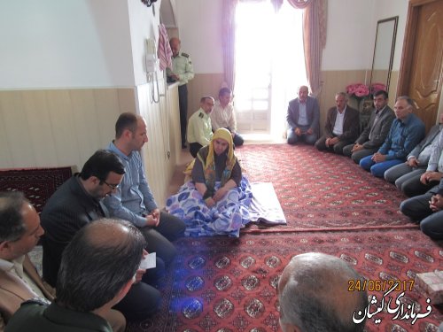 دیدار فرماندار گمیشان با خانواده شهید عبدالوهاب آهنی