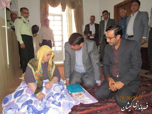 دیدار فرماندار گمیشان با خانواده شهید عبدالوهاب آهنی