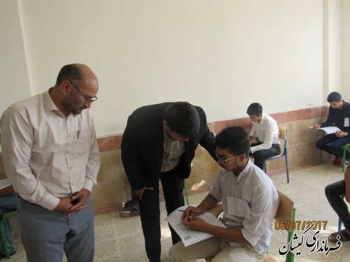 بازدید فرماندار گمیشان از روند برگزاری آزمون کنکور سراسری دانشگاه ها