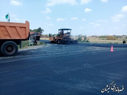 آسفالت رمپ های ورودی و خروجی راههای روستایی بندرترکمن-آق قلا در حوزه شهرستان