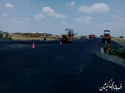آسفالت رمپ های ورودی و خروجی راههای روستایی بندرترکمن-آق قلا در حوزه شهرستان