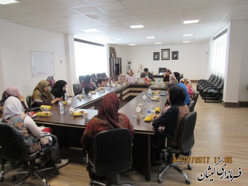نشست صمیمی فرماندار گمیشان با فرزندان دختر پرسنل فرمانداری و بخشداری ها