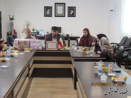 نشست صمیمی فرماندار گمیشان با فرزندان دختر پرسنل فرمانداری و بخشداری ها