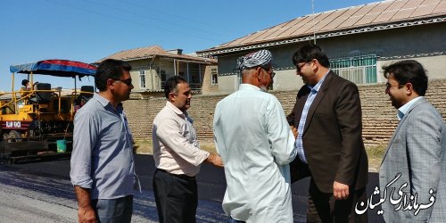 بازدید فرماندار گمیشان از اجرای آسفالت معابر سطح شهر گمیش تپه