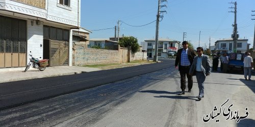بازدید فرماندار گمیشان از اجرای آسفالت معابر سطح شهر گمیش تپه