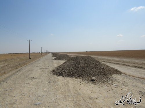 بازدید فرماندار گمیشان از عملیات بیس ریزی محور دسترسی سقرتپه به سیمین شهر