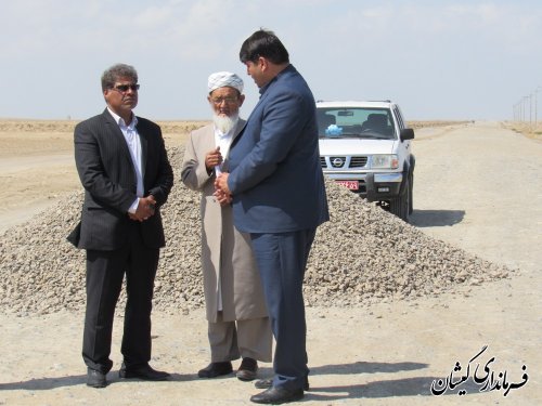 بازدید فرماندار گمیشان از عملیات بیس ریزی محور دسترسی سقرتپه به سیمین شهر