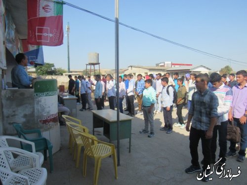 طنین زنگ مهر بمناسبت آغاز سال تحصیلی و هفته دفاع مقدس در شهر سیمین شهر توسط بخشدار گلدشت