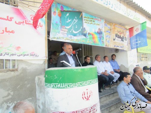 طنین زنگ مهر بمناسبت آغاز سال تحصیلی و هفته دفاع مقدس در شهر سیمین شهر توسط بخشدار گلدشت