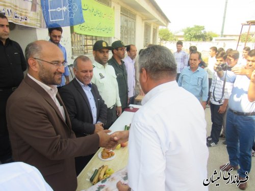 طنین زنگ مهر بمناسبت آغاز سال تحصیلی و هفته دفاع مقدس در شهر سیمین شهر توسط بخشدار گلدشت
