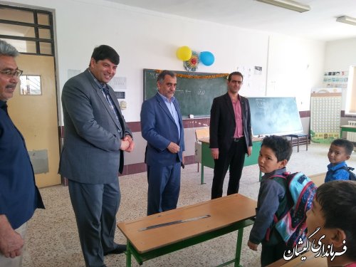 فرماندار گمیشان از دبستان روستای صفا ایشان بازدید کرد