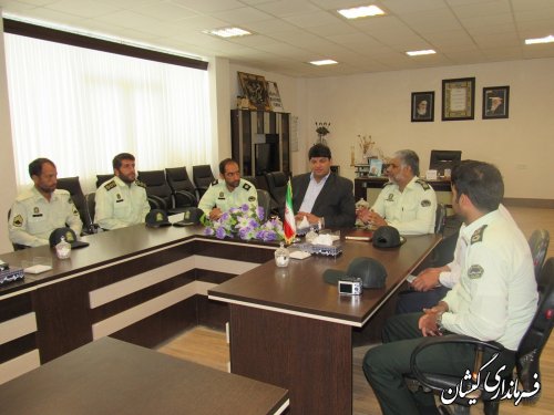 دیدار فرمانده و پرسنل نیروی انتظامی شهرستان با فرماندار گمیشان