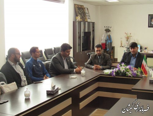 دیدار لژیونر فوتبال ساحلی با فرماندار گمیشان