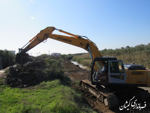 بازدید فرماندار گمیشان از عملیات لایروبی گرگانرود محدوده روستای دهنه
