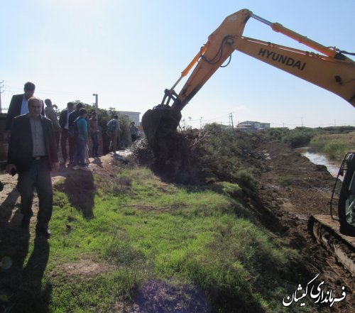 بازدید فرماندار گمیشان از عملیات لایروبی گرگانرود محدوده روستای دهنه