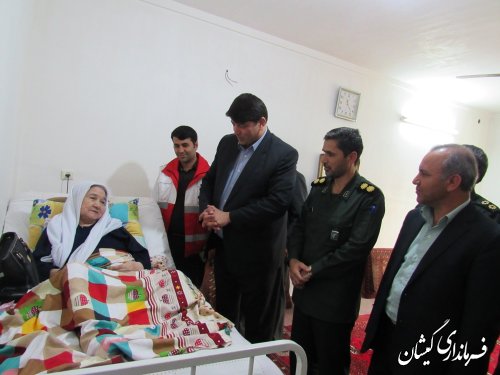 فرماندار گمیشان با خانواده شهید عبدالعزیز مامی زاده دیدار کرد