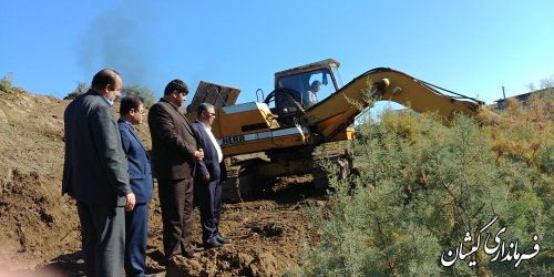 بازدید فرماندار گمیشان از عملیات تسطیح بستر گرگانرود محدوده روستای خواجه نفس