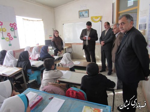 بازدید فرماندار گمیشان از مدارس روستاهای نوار مرزی شهرستان