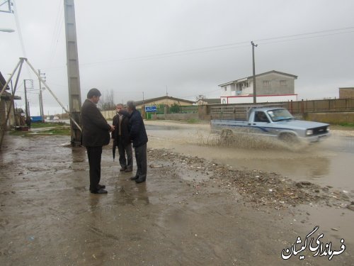 فرماندار گمیشان وضعیت خیابان ورودی روستای خواجه نفس را بازدید و بررسی کرد