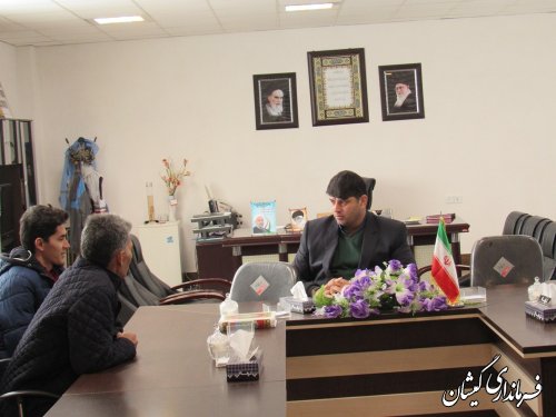 فرماندار گمیشان درخواست ها و مشکلات مراجعه کنندگان را بررسی و پاسخ داد