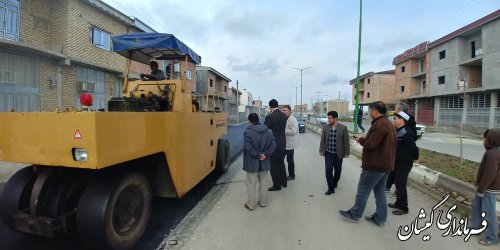 بازدید فرماندار گمیشان از اجرای آسفالت معابر سیمین شهر
