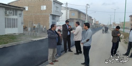 بازدید فرماندار گمیشان از اجرای آسفالت معابر سیمین شهر