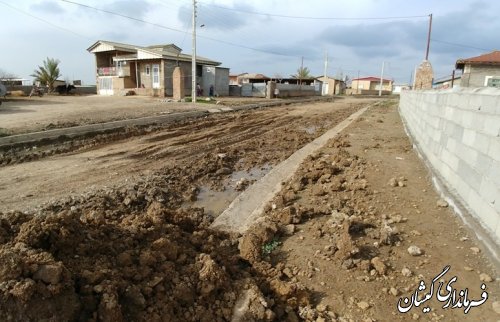 بازدید فرماندار گمیشان از اجرای طرح هادی روستای توماجلر آلتین