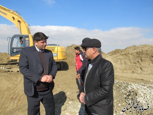 بازدید فرماندار گمیشان از پروژه زهکشی اراضی شمال شهرستان