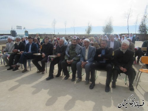 حضور بخشدار گلدشت در جشن انقلاب دبستان آزادگان روستای قلعه توماجلر